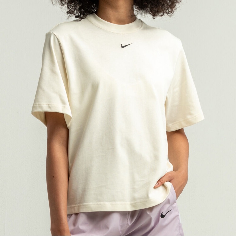 Nike Essentials Boxy Tee